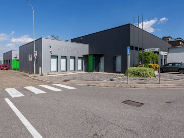 locale commerciale in vendita a Trezzano sul Naviglio