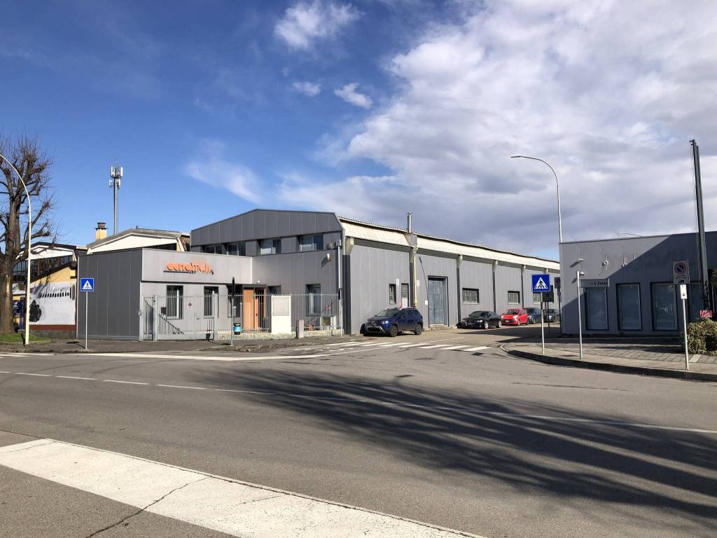 locale commerciale in vendita a Trezzano sul Naviglio