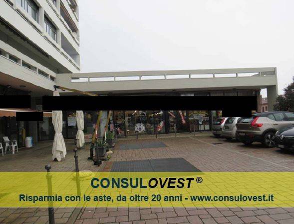 negozio in vendita a Trezzano sul Naviglio