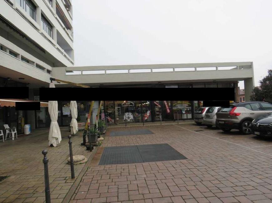 negozio in vendita a Trezzano sul Naviglio