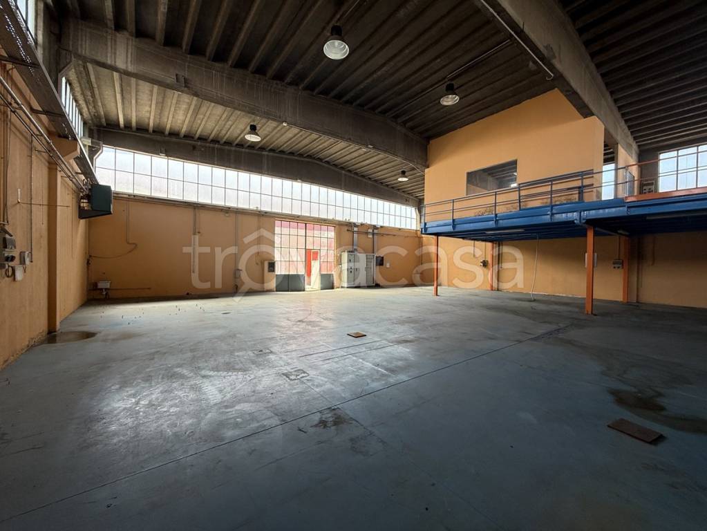 locale commerciale in vendita a Trezzano sul Naviglio