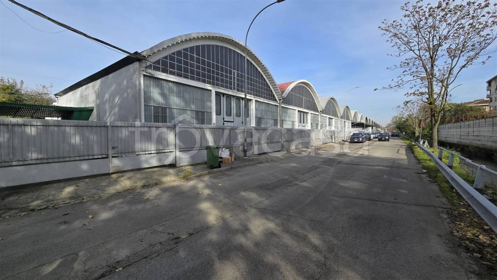 locale commerciale in vendita a Trezzano sul Naviglio