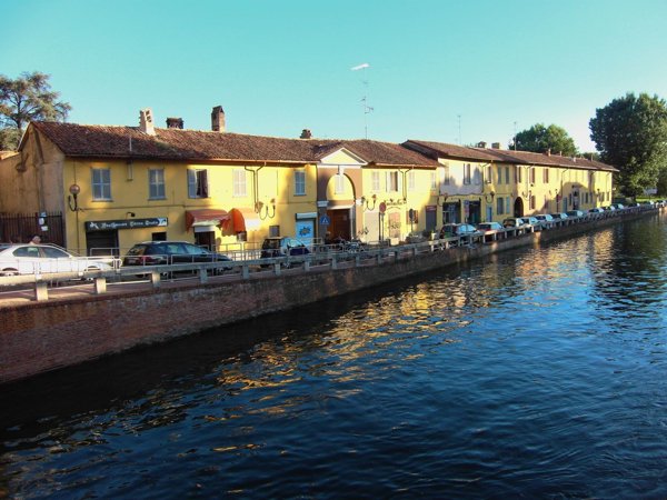 negozio in vendita a Trezzano sul Naviglio