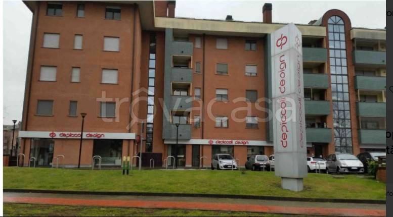 negozio in vendita a Trezzano sul Naviglio