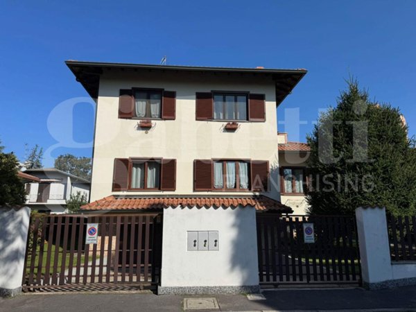 casa indipendente in vendita a Trezzano sul Naviglio