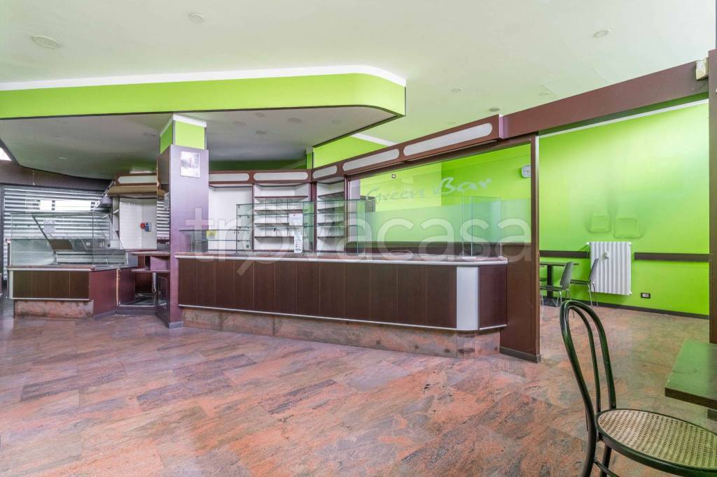 negozio in vendita a Trezzano sul Naviglio