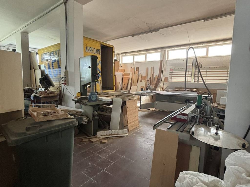 locale commerciale in vendita a Trezzano sul Naviglio