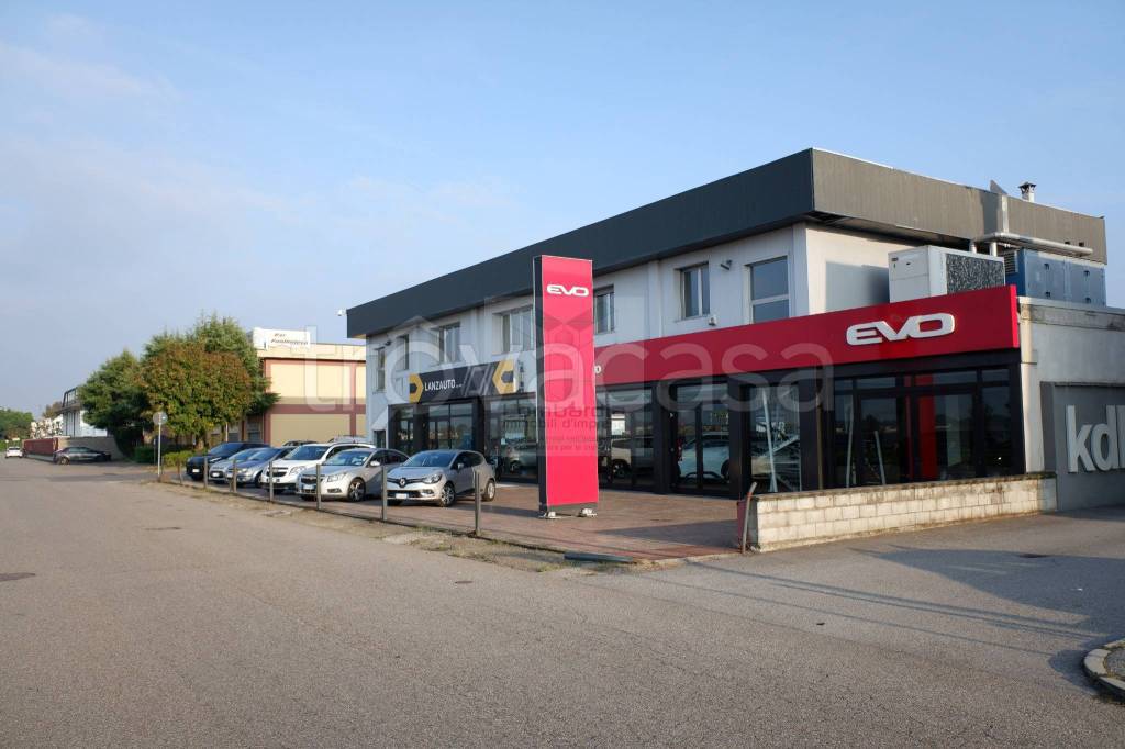 negozio in vendita a Trezzano sul Naviglio