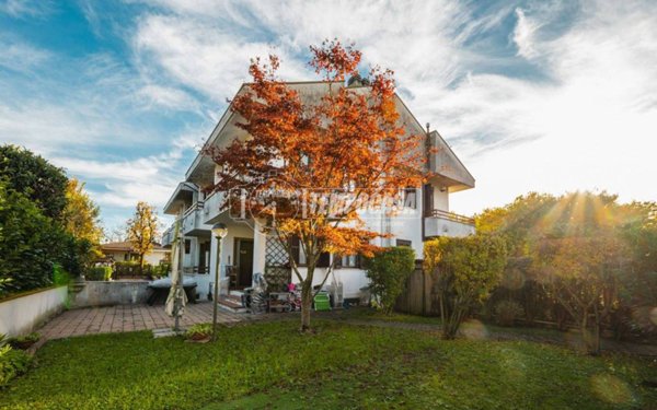 casa indipendente in vendita a Trezzano sul Naviglio