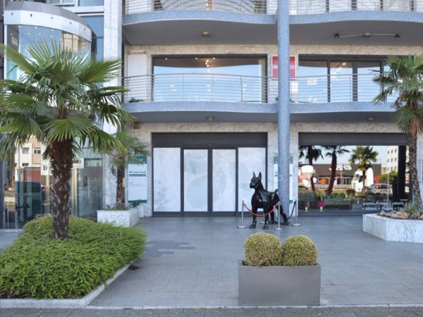 negozio in vendita a Trezzano sul Naviglio