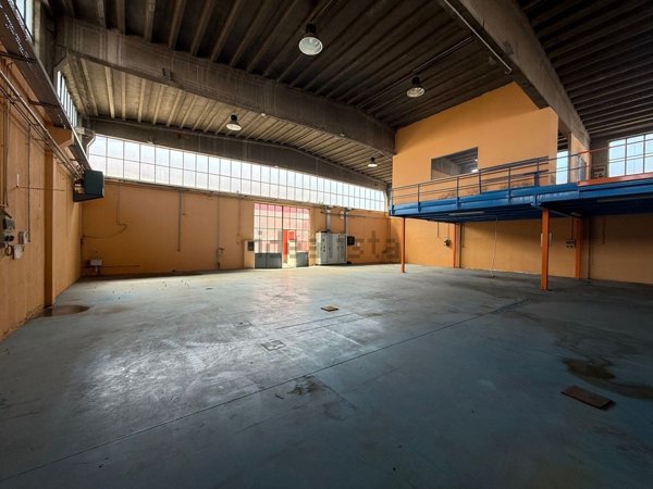 capannone in vendita a Trezzano sul Naviglio