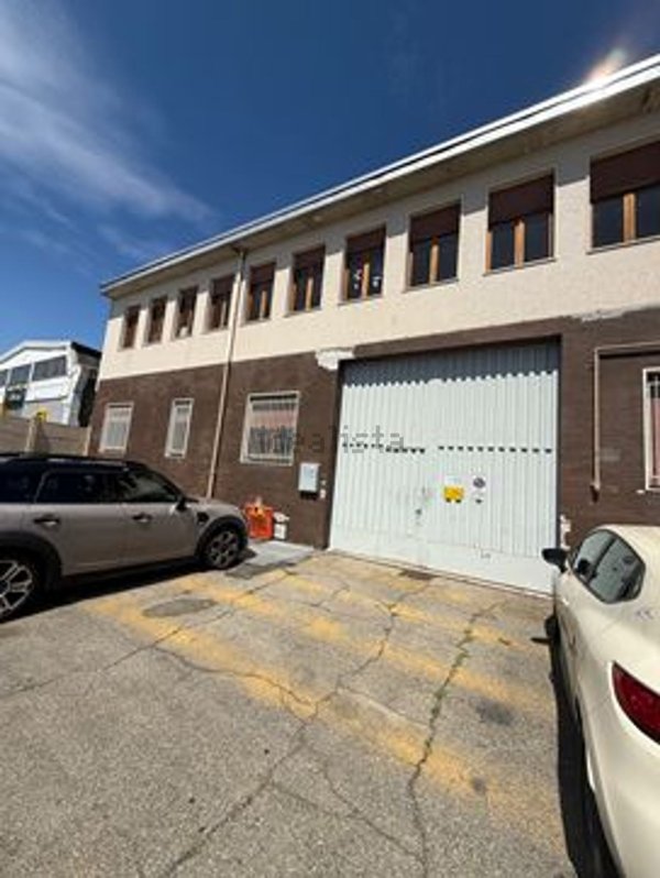 capannone in vendita a Trezzano sul Naviglio