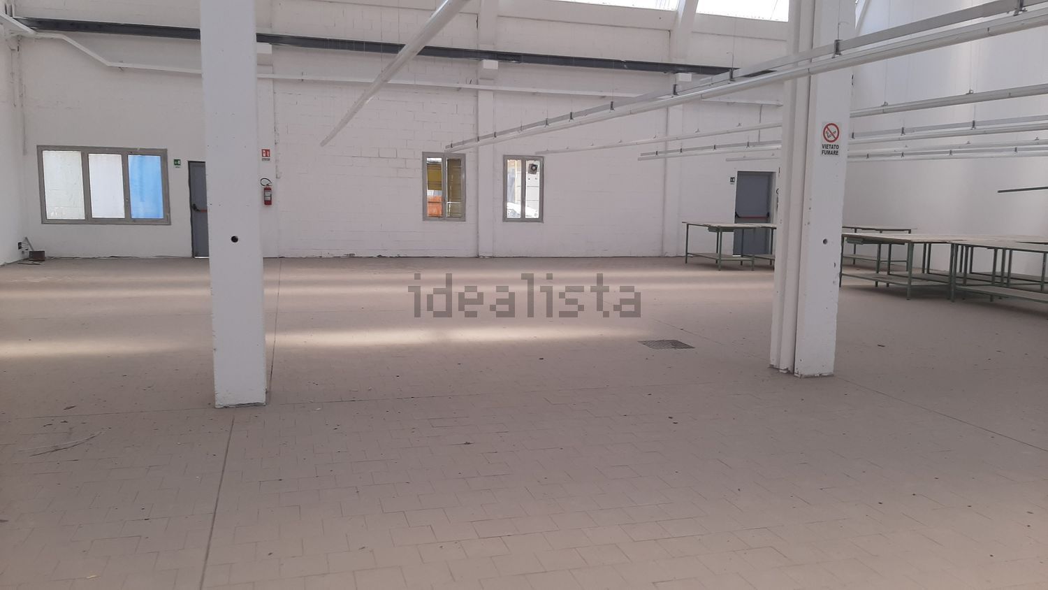 capannone in vendita a Trezzano sul Naviglio