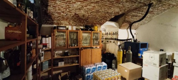 negozio in vendita a Trezzano sul Naviglio