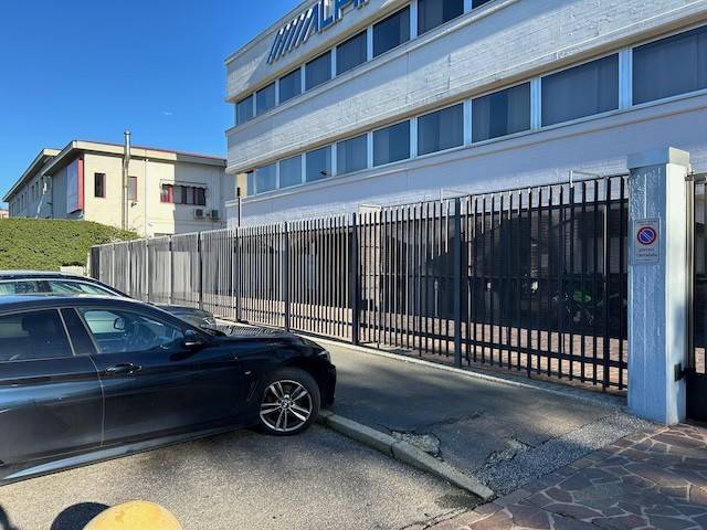 ufficio in vendita a Trezzano sul Naviglio