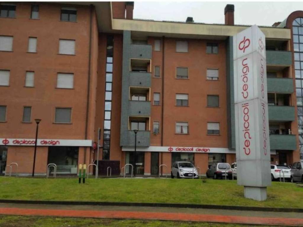 negozio in vendita a Trezzano sul Naviglio