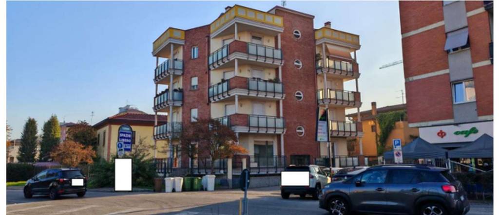 negozio in vendita a Trezzano sul Naviglio