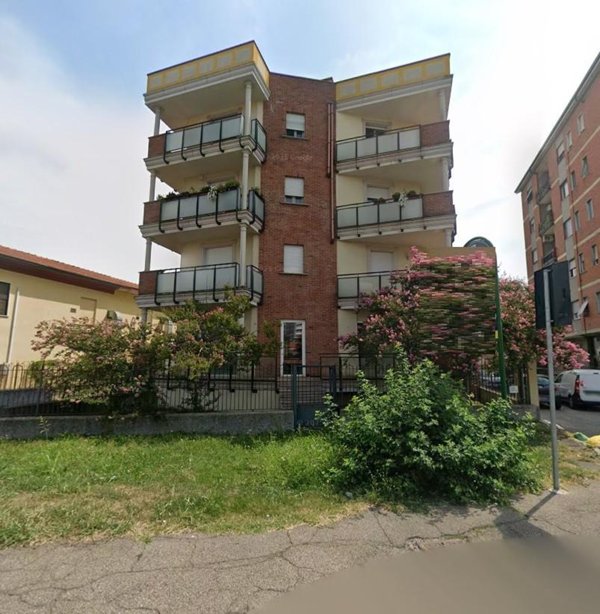 negozio in vendita a Trezzano sul Naviglio