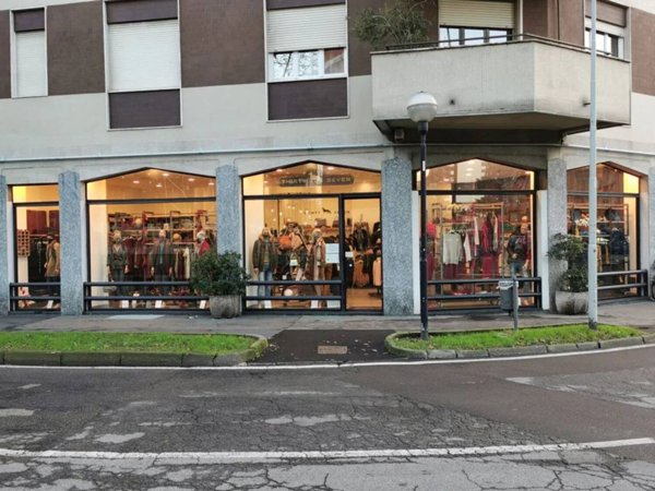 negozio in vendita a Trezzano sul Naviglio