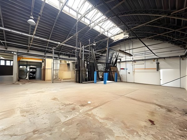 locale di sgombero in vendita a Trezzano sul Naviglio