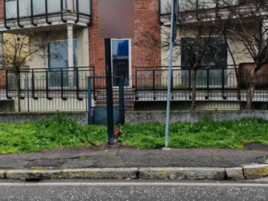 negozio in vendita a Trezzano sul Naviglio