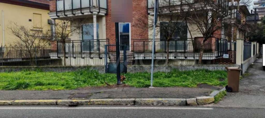 negozio in vendita a Trezzano sul Naviglio