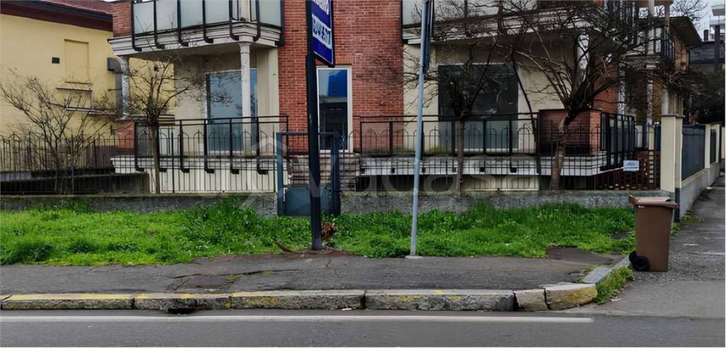 negozio in vendita a Trezzano sul Naviglio
