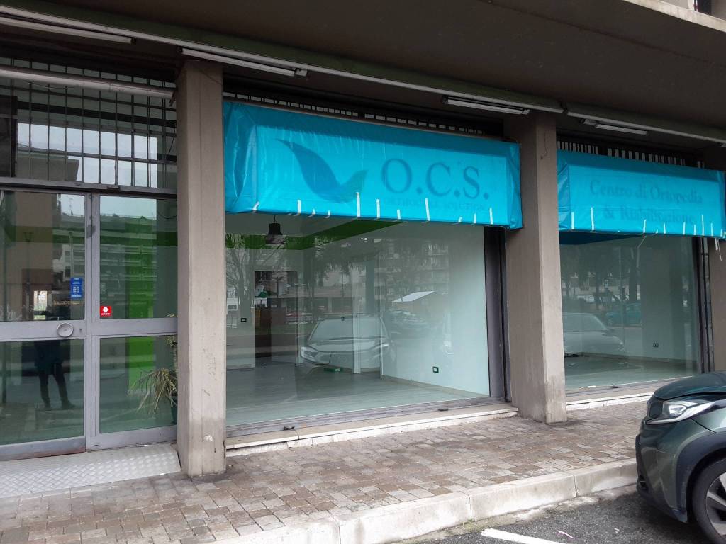 negozio in vendita a Trezzano sul Naviglio