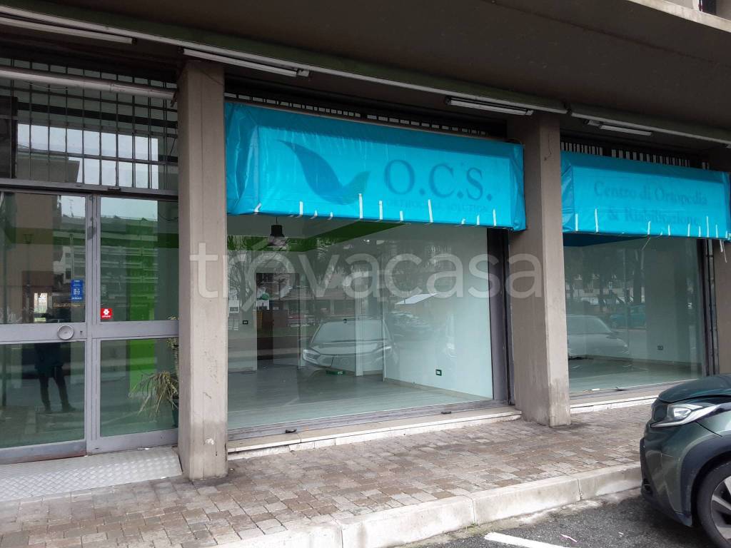 negozio in vendita a Trezzano sul Naviglio