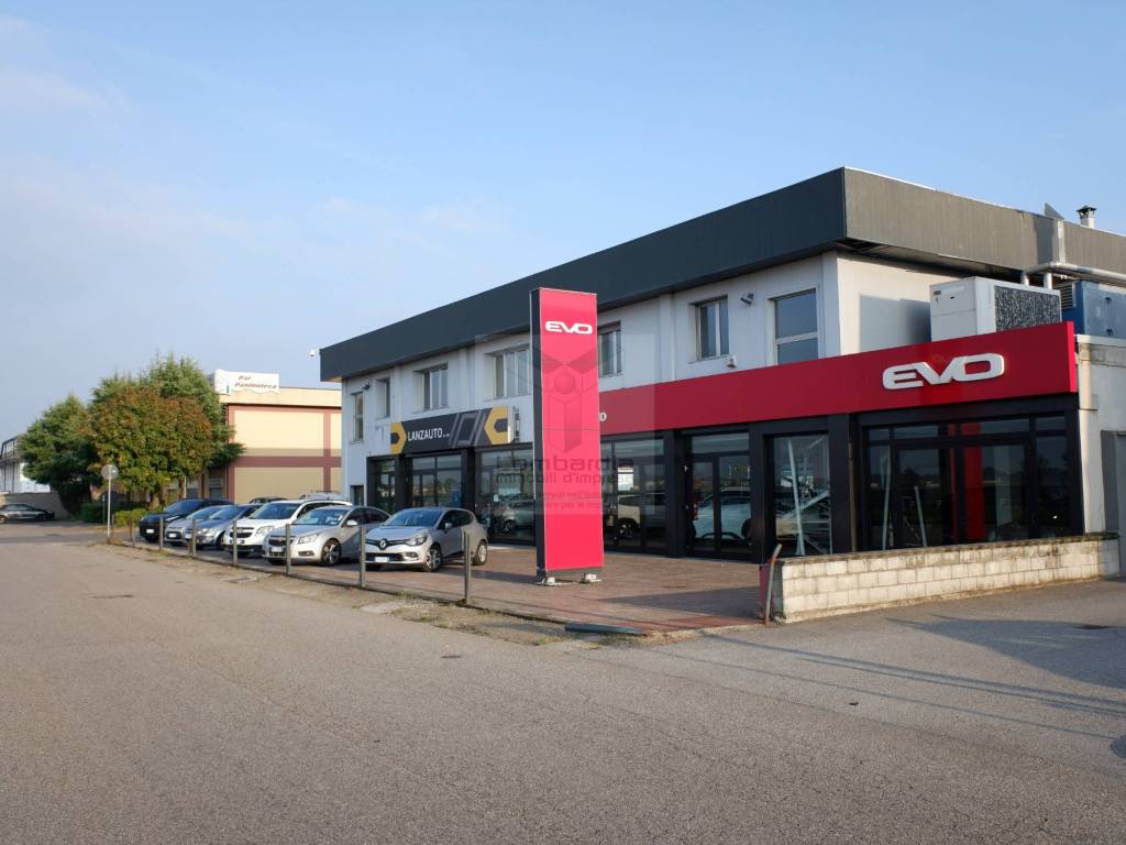 negozio in vendita a Trezzano sul Naviglio