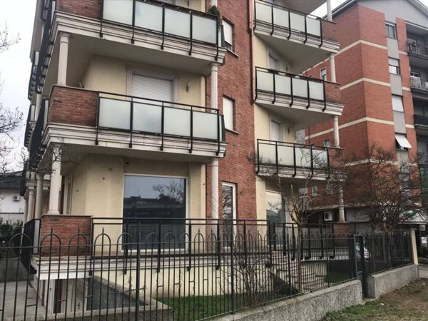 negozio in vendita a Trezzano sul Naviglio