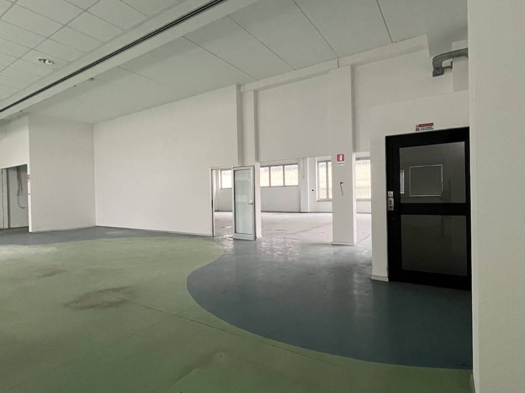 capannone in vendita a Trezzano sul Naviglio