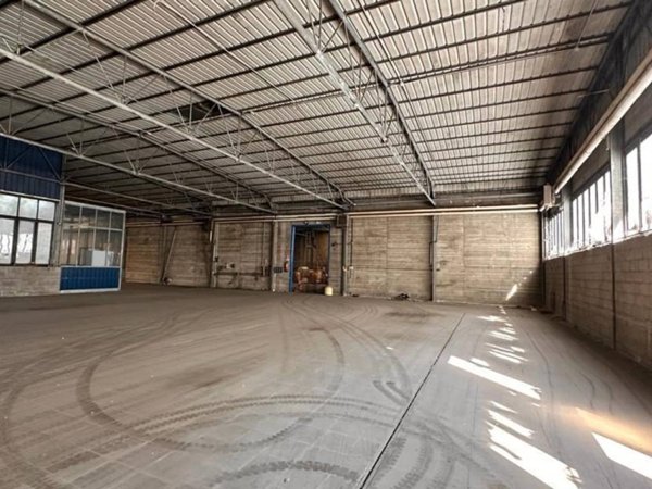 locale commerciale in vendita a Trezzano sul Naviglio