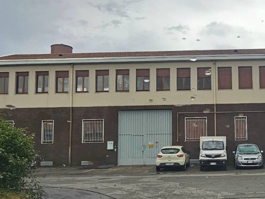 locale commerciale in vendita a Trezzano sul Naviglio