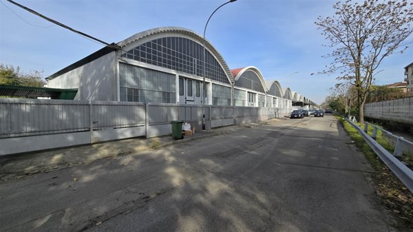 capannone in vendita a Trezzano sul Naviglio
