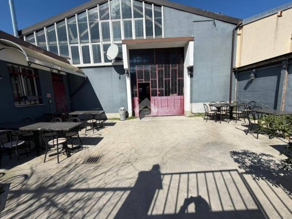 negozio in vendita a Trezzano sul Naviglio