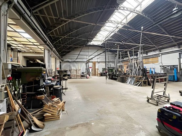 locale commerciale in vendita a Trezzano sul Naviglio