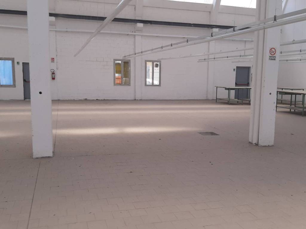 capannone in vendita a Trezzano sul Naviglio