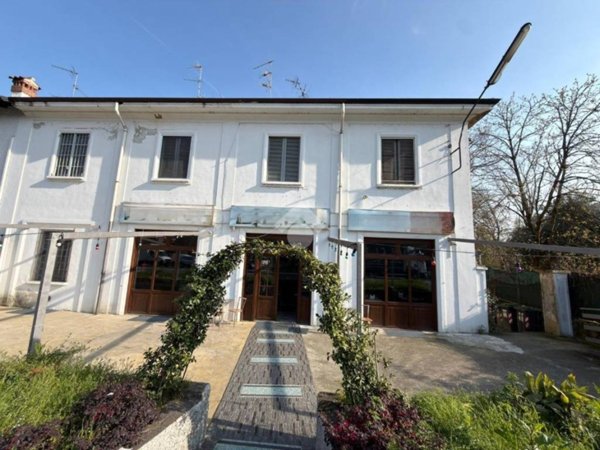 negozio in vendita a Trezzano sul Naviglio