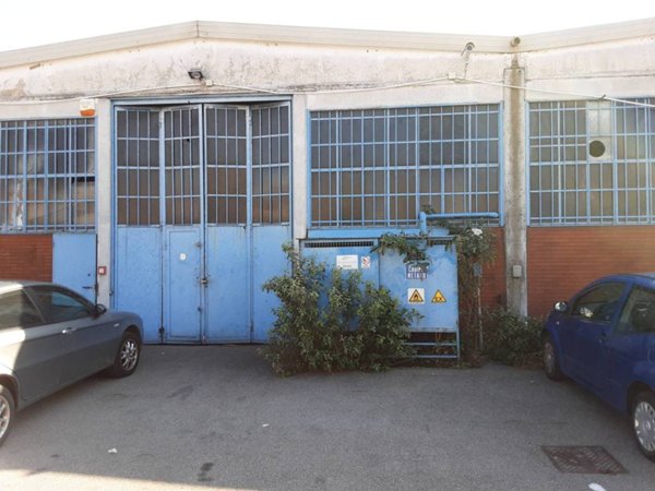 locale commerciale in vendita a Trezzano sul Naviglio