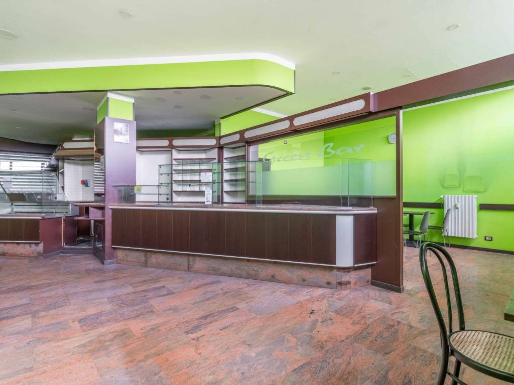 negozio in vendita a Trezzano sul Naviglio