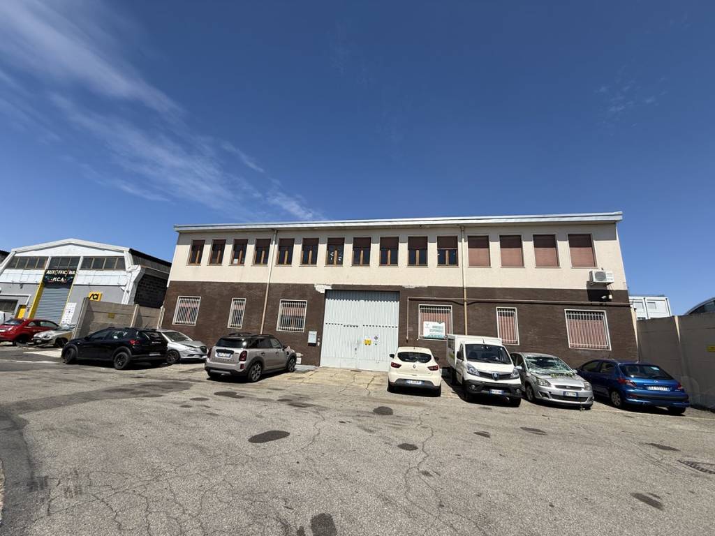 locale commerciale in vendita a Trezzano sul Naviglio