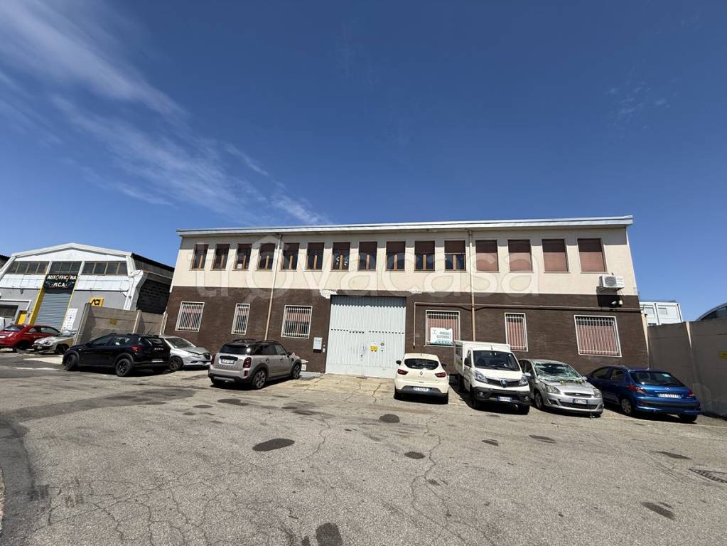locale commerciale in vendita a Trezzano sul Naviglio