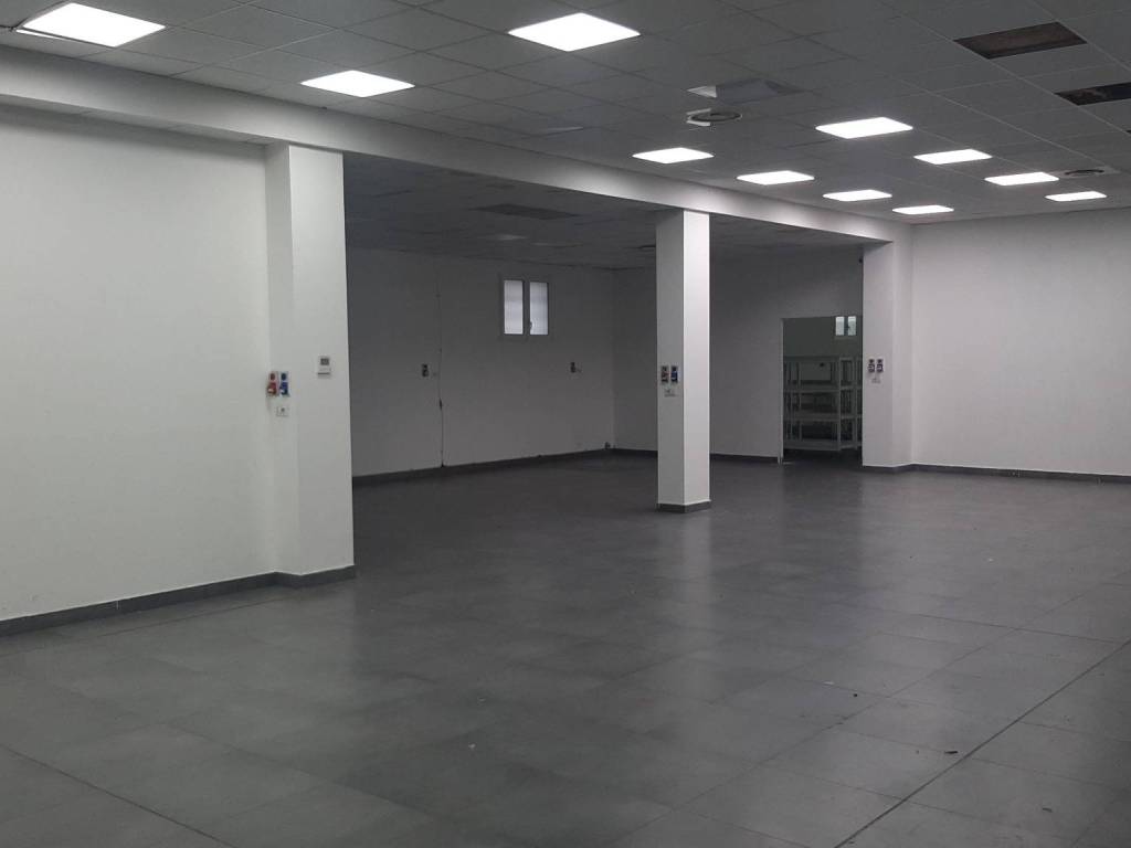 locale commerciale in vendita a Trezzano sul Naviglio