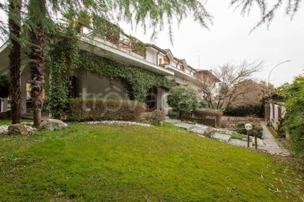 casa indipendente in vendita a Trezzano sul Naviglio