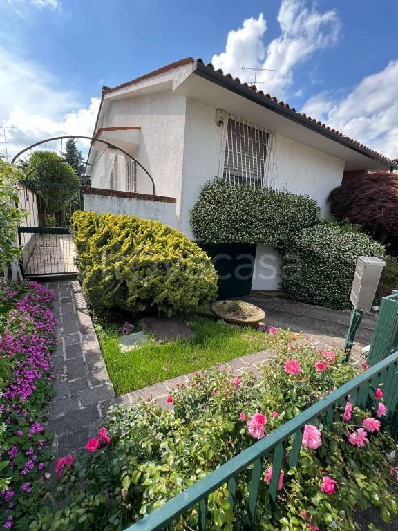 casa indipendente in vendita a Trezzano sul Naviglio