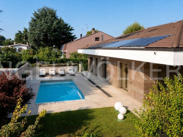 villa in vendita a Trezzano sul Naviglio