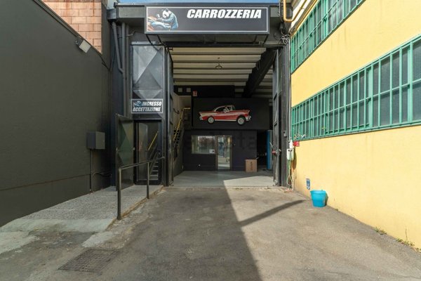capannone in vendita a Trezzano sul Naviglio