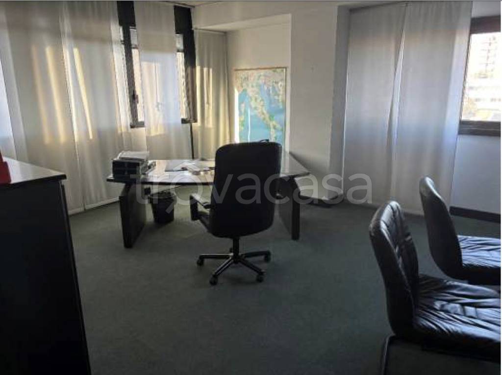 ufficio in vendita a Trezzano sul Naviglio