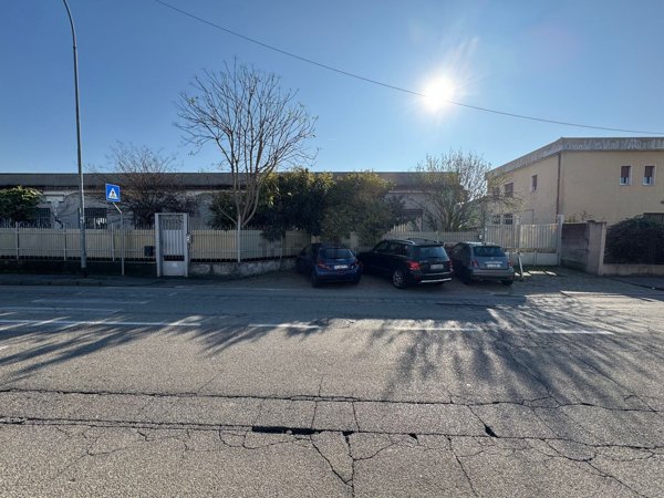 locale commerciale in vendita a Trezzano sul Naviglio
